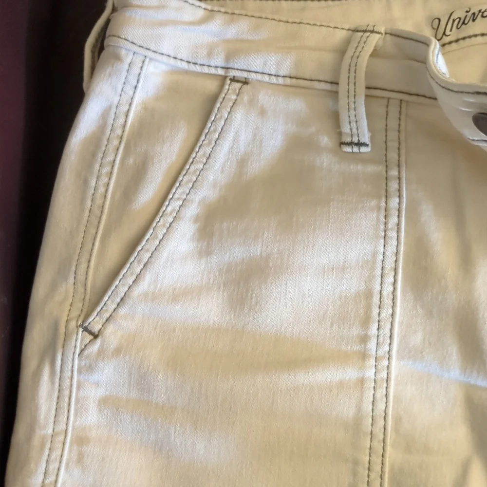 Target Universal Thread Contrast Shorts Cream trimmed Blue Stitching - Picture 3 of 6